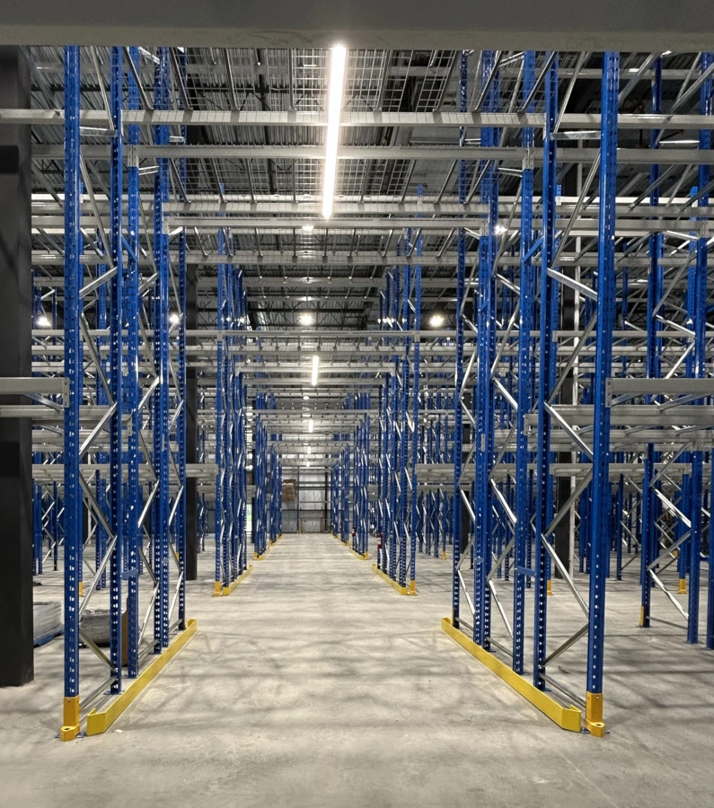 Pedlex augmente l'espace d'entreposage pour le Groupe Ricochet palettiers double profondeur racking témoignage client étude de cas