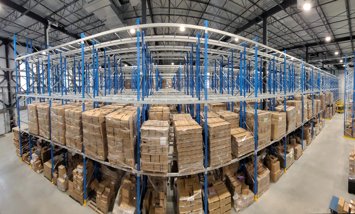 Pedlex augmente l'espace d'entreposage pour le Groupe Ricochet palettiers double profondeur racking témoignage client étude de cas